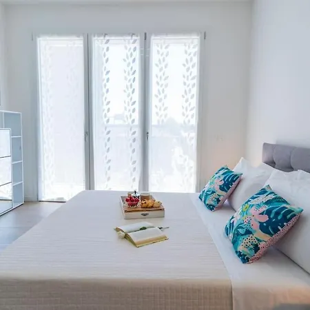 Apartment Rossini Vicino Al Teatro Rossini By Yohome *