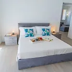 Appartamento Rossini Vicino Al Teatro Rossini By Yohome *