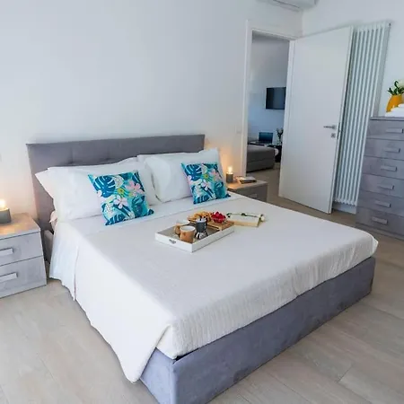 Apartment Rossini Vicino Al Teatro Rossini By Yohome