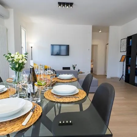 Apartment Rossini Vicino Al Teatro Rossini By Yohome