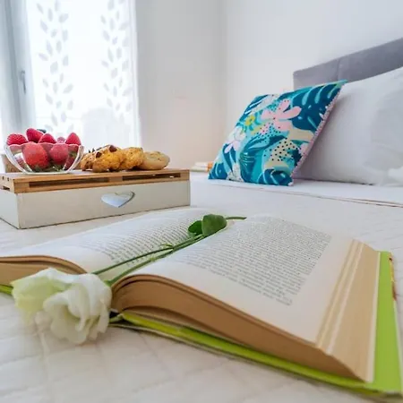 Apartment Rossini Vicino Al Teatro Rossini By Yohome Pesaro