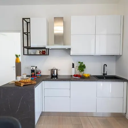Apartment Rossini Vicino Al Teatro Rossini By Yohome Pesaro