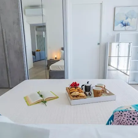 Rossini Vicino Al Teatro Rossini By Yohome *