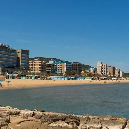 Rossini Vicino Al Teatro Rossini By Yohome * Pesaro