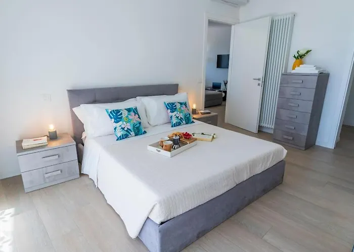 Apartment Rossini Vicino Al Teatro Rossini By Yohome