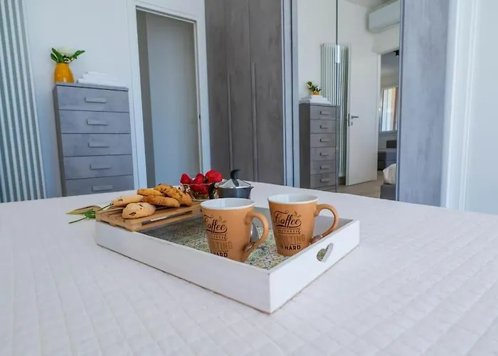 Rossini Vicino Al Teatro Rossini By Yohome *