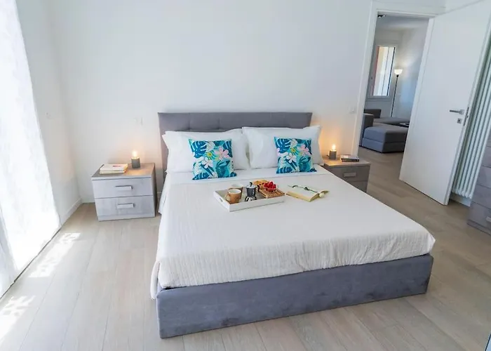 Apartment Rossini Vicino Al Teatro Rossini By Yohome *