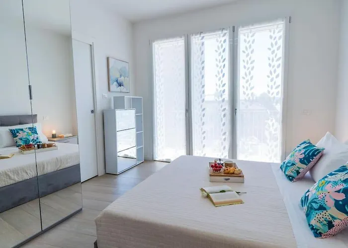 Rossini Vicino Al Teatro Rossini By Yohome