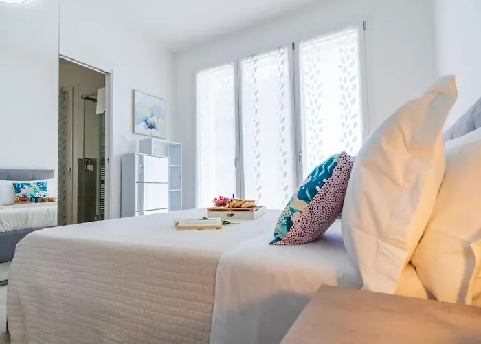 Rossini Vicino Al Teatro Rossini By Yohome Pesaro