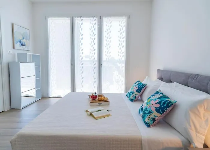 Apartment Rossini Vicino Al Teatro Rossini By Yohome *